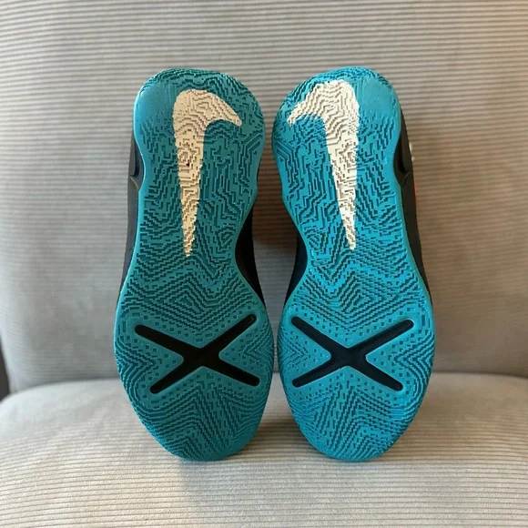 Nike Team Hustle D 10 SE x Space Jam - looney tunes size 7Y (women’s 8.5) - Picture 10 of 11